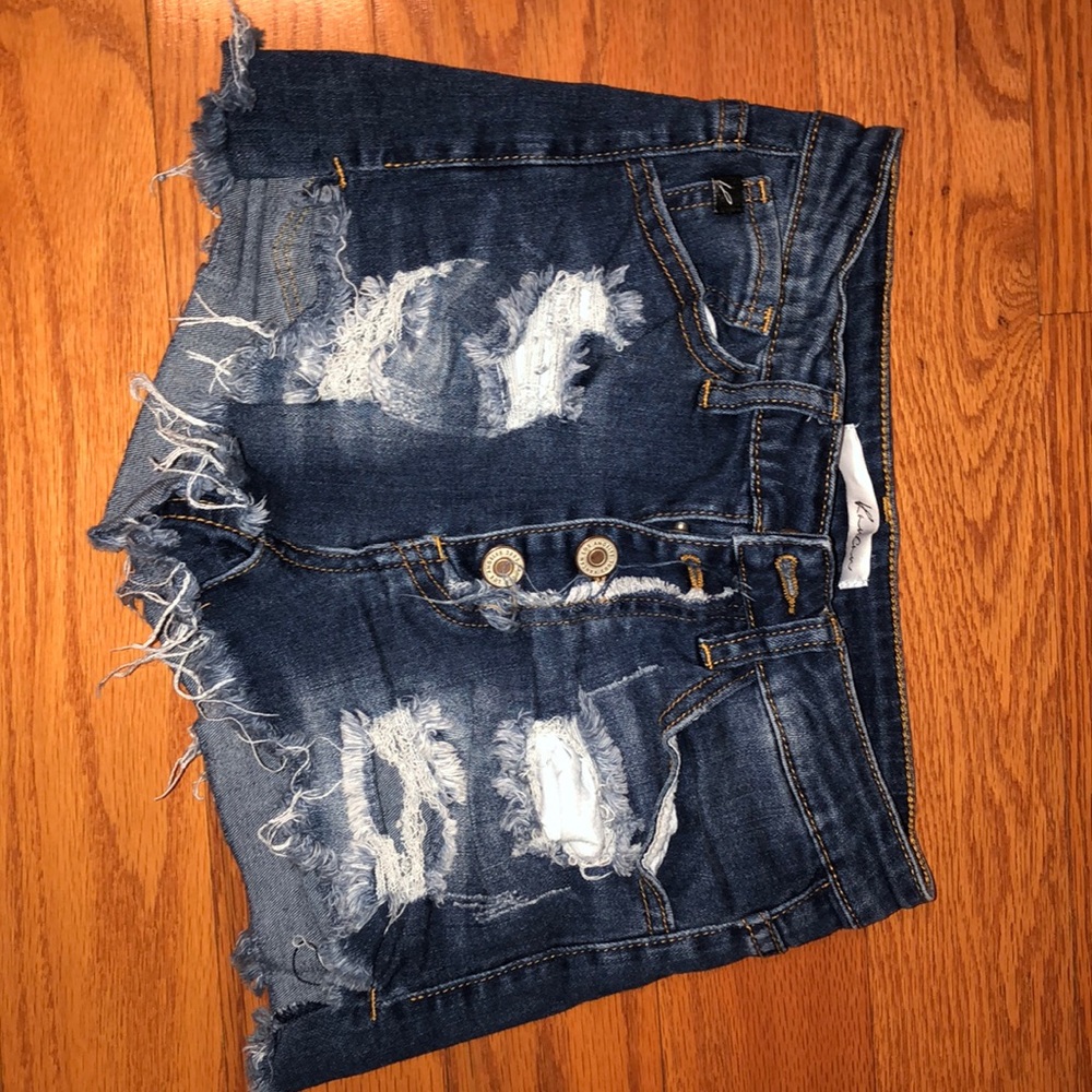 Mid-High waisted distressed shorts SIZE: 1